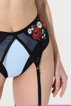 Queen Garter Belt - Peace -Radi Style Shop 1 88ff5c9c 6228 4113 bf35 742ce4ce350e