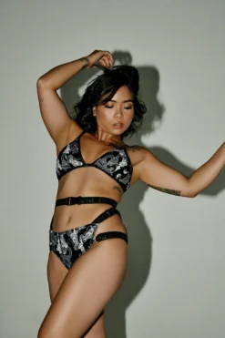 CXIX Buckle Up Triangle Top -Dragon -Radi Style Shop 21 04 22Creatures 168 000f2553 a7fa 4ea8 89ee bf98bfc08481