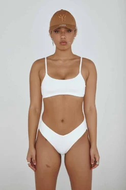 CXIX The Hills Top - Ribbed White -Radi Style Shop 21 08 06CreaturesEdits 284 b00664f6 ad1b 4be5 b6d7 400921159fab