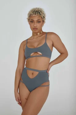 CXIX The Valley Bottoms - Ribbed Dark Grey -Radi Style Shop 21 08 06CreaturesEdits 320 300d0305 d501 4431 a334 6b7170621666 1