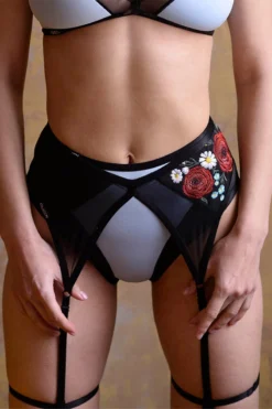 Queen Garter Belt - Peace -Radi Style Shop 2 69f3dcf0 547e 45f6 9150 9baf5057221c