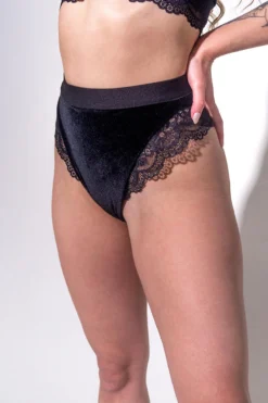 Sorte Velvet Adore Shorts - Black -Radi Style Shop ADORE 7