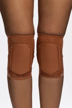 Queen Grippy Kneepads - Mocha